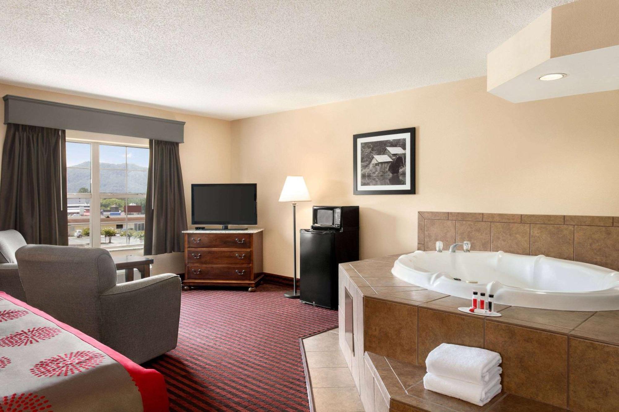 Ramada By Wyndham North Pigeon Forge